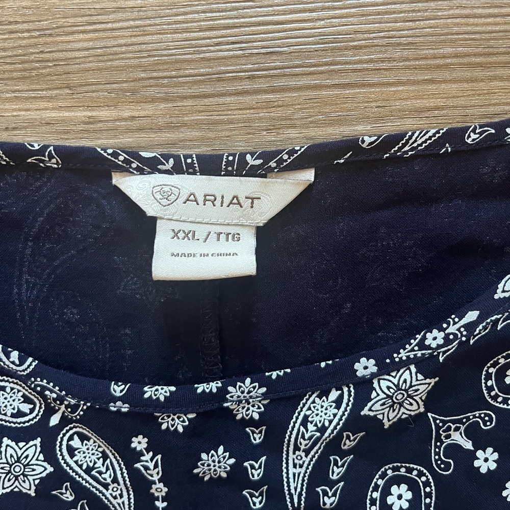 Ariat Navy and White Floral Women's Blouse - Picture 4 of 5